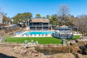 Las Colinas Heights in Irving, TX - Building Photo - Building Photo