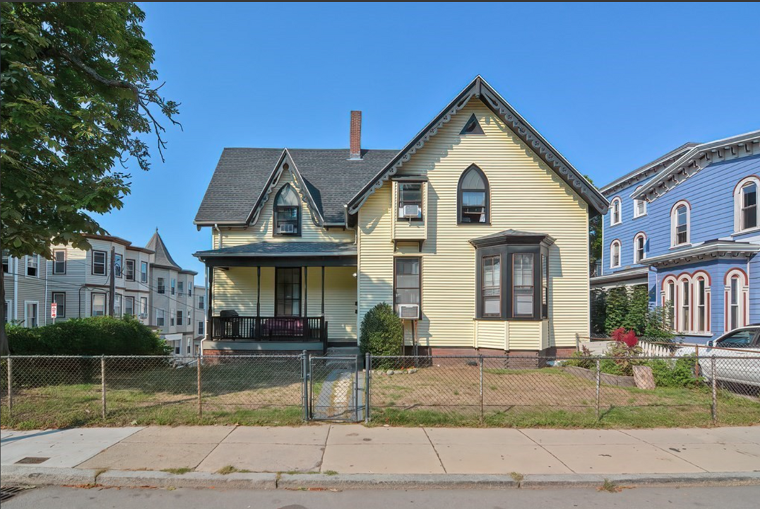 139 Hillside St, Unit 1 in Boston, MA - Building Photo