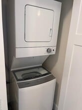 351 W Montauk Hwy in Lindenhurst, NY - Building Photo - Building Photo