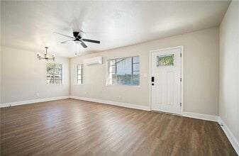 1704 McGill Ave in Mobile, AL - Foto de edificio - Building Photo