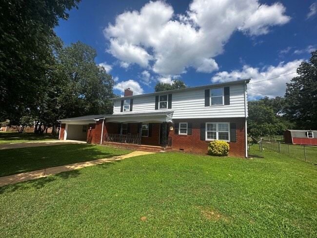 119 Florence Blvd in Oxford, AL - Foto de edificio - Building Photo