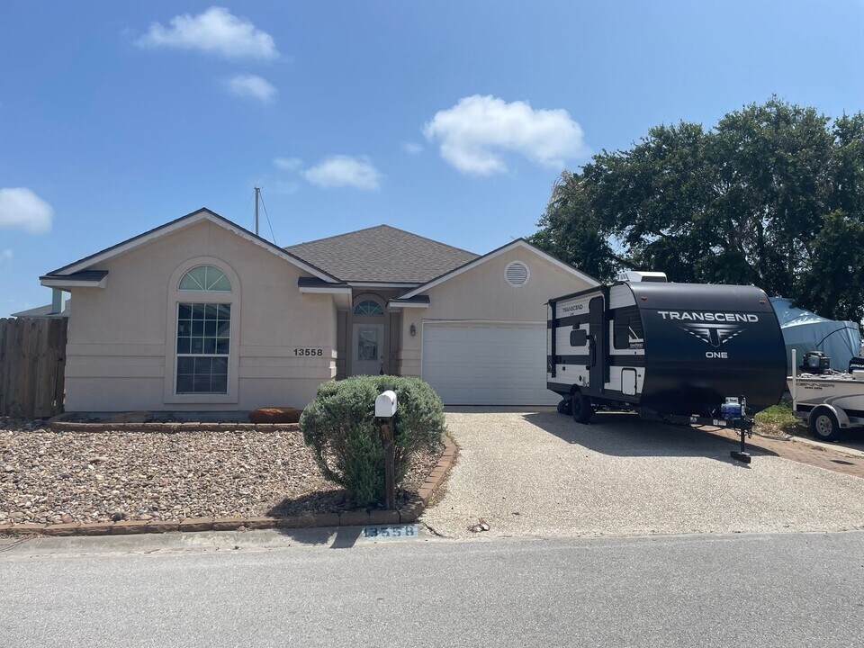 13558 Ducat Ct in Corpus Christi, TX - Building Photo