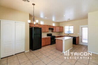 9210 W Milkweed Loop in Phoenix, AZ - Building Photo - Building Photo