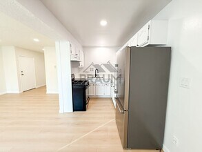 4636 Laurel Canyon Blvd, Unit 38 in Los Angeles, CA - Building Photo - Building Photo