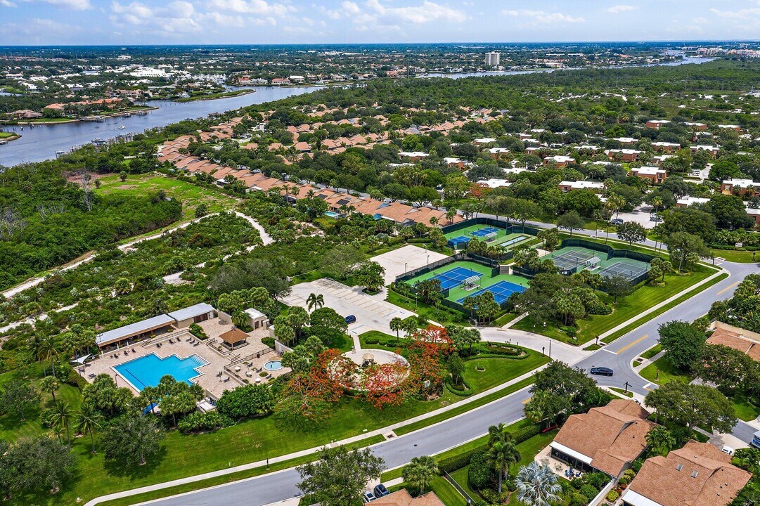3052 30th Ct in Jupiter, FL - Building Photo