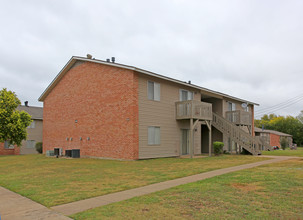 Stonebridge Apartments in Montgomery, AL - Building Photo - Building Photo