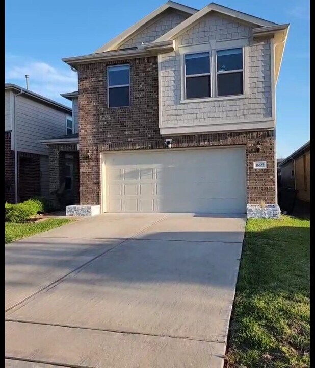 16623 Live Oak Canyon Dr in Houston, TX - Building Photo