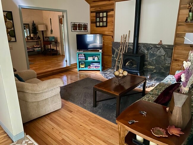 276 Crooked Creek Ln in Sylva, NC - Foto de edificio - Building Photo