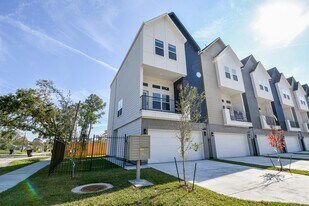 4918 Brinkman St in Houston, TX - Building Photo