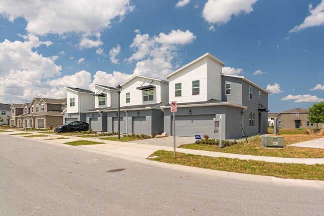 811 Spring Palms Lp in Alafaya, FL - Building Photo - Building Photo