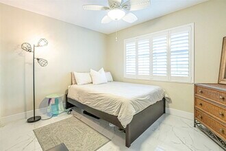 700 Pine Dr in Pompano Beach, FL - Building Photo - Building Photo