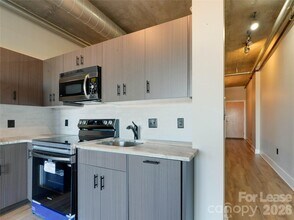 505 E 6th St in Charlotte, NC - Foto de edificio - Building Photo