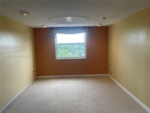 3940 Inverrary Blvd in Lauderhill, FL - Building Photo - Building Photo