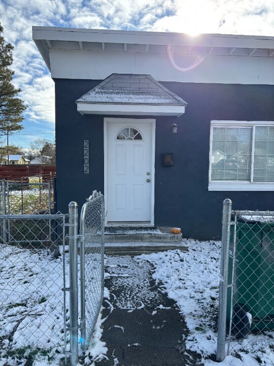 2202 Reclamation Ave in Klamath Falls, OR - Foto de edificio