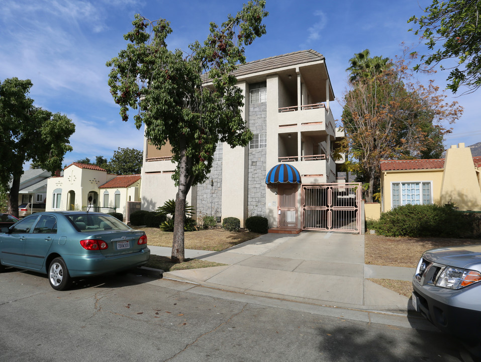 639 W Dryden St in Glendale, CA - Building Photo