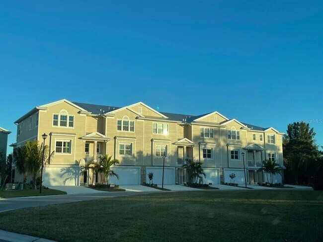 10425 Pilothouse Cir in Placida, FL - Foto de edificio - Building Photo