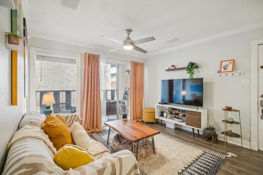 1304 Summit St, Unit 107 in Austin, TX - Building Photo