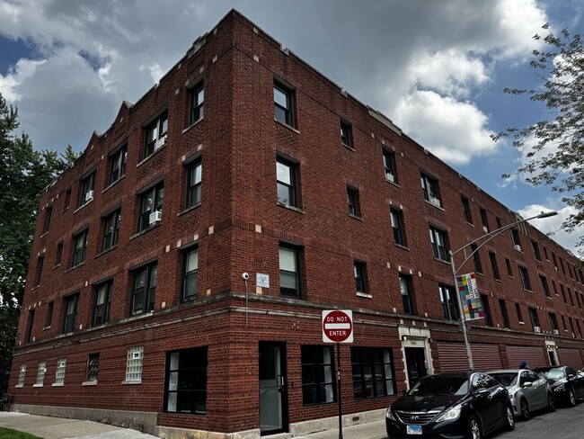 property at 7027 N Glenwood Ave