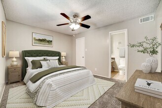 Peaks at Universal City in Universal City, TX - Building Photo - Building Photo