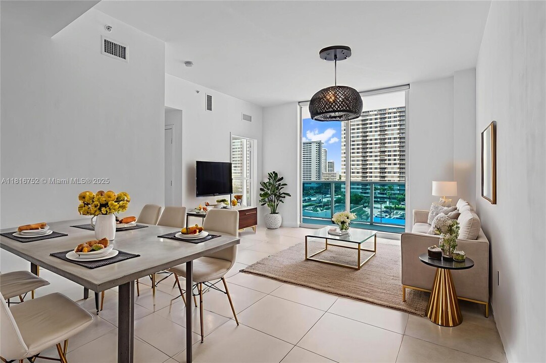 1945 S Ocean Dr in Hallandale Beach, FL - Foto de edificio