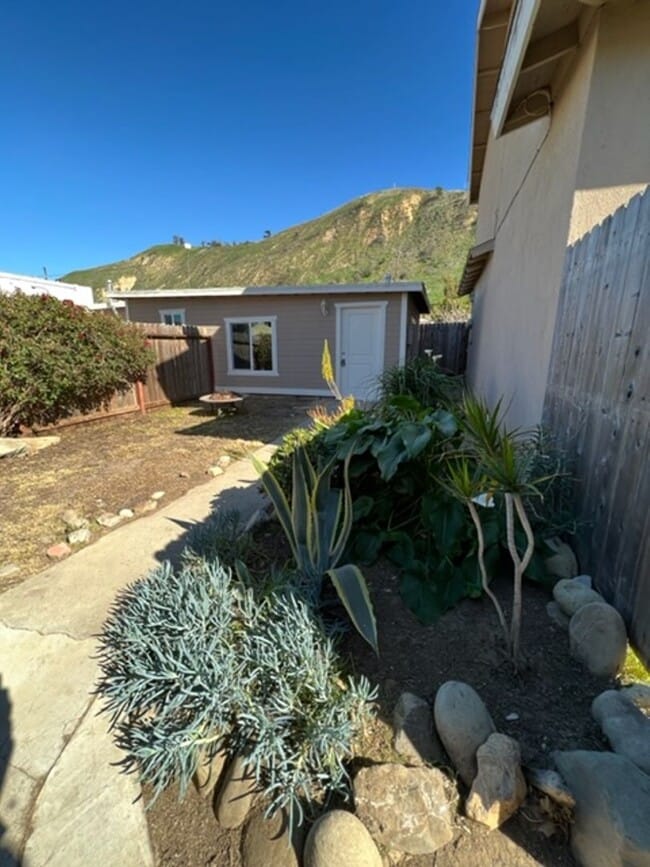 154 E Ramona St in Ventura, CA - Building Photo - Building Photo