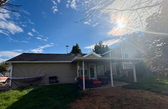 2223 N 1350 W in Clinton, UT - Foto de edificio - Building Photo