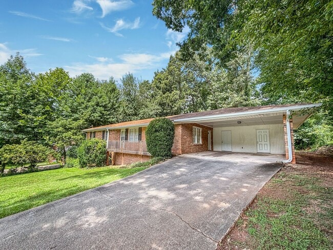 1082 Amelia Dr SW in Marietta, GA - Building Photo - Building Photo