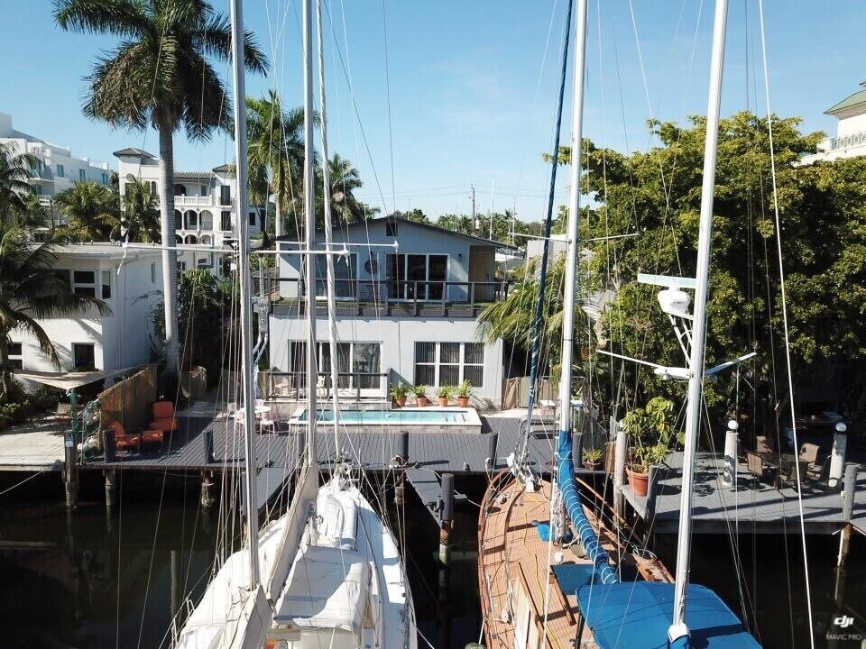 320 Hendricks Is, Unit 4 in Fort Lauderdale, FL - Building Photo