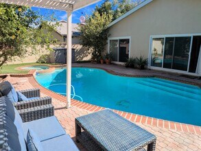 20143 Baltar St in Winnetka, CA - Foto de edificio - Building Photo