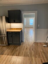 68-70 College St in Enfield, CT - Foto de edificio - Building Photo