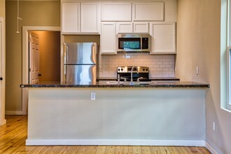 801 Sabine St in Brenham, TX - Building Photo - Building Photo