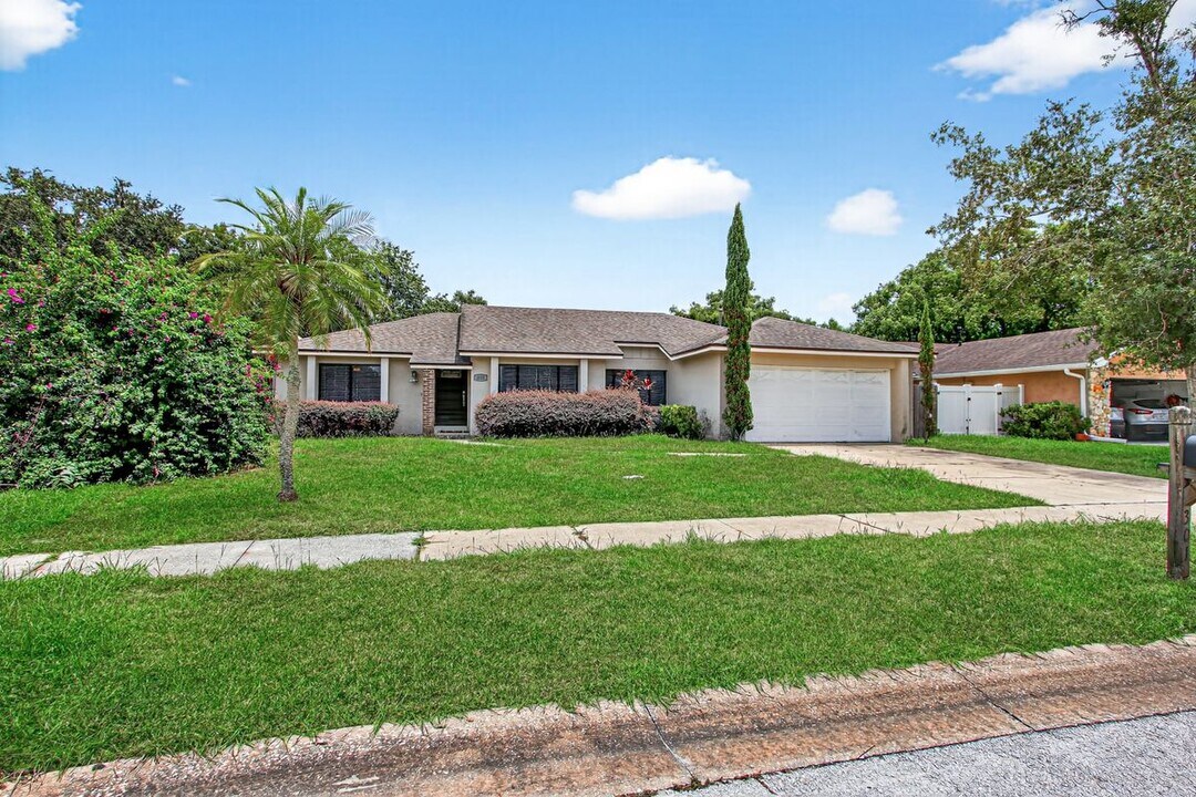 300 Dublin Dr in Lake Mary, FL - Foto de edificio