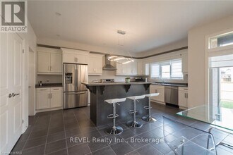 359 Silverwood Ave in Welland, ON - Building Photo - Building Photo