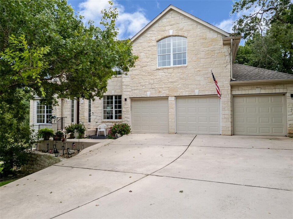 9201 Trowbridge Cove in Austin, TX - Foto de edificio