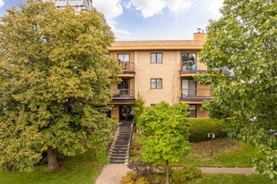 1675 Du Souvenir Boul in Laval, QC - Building Photo