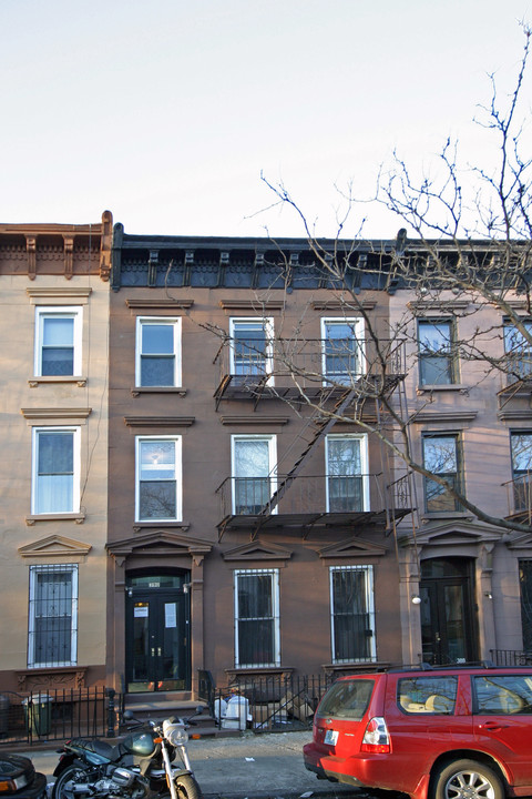 390 Bergen St in Brooklyn, NY - Building Photo