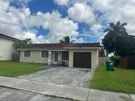 20305 SW 132nd Ave in Miami, FL - Building Photo