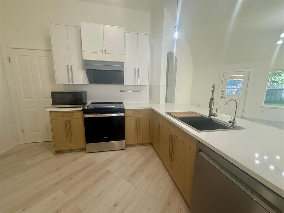 5617 Lomita Verde Cir in Austin, TX - Building Photo