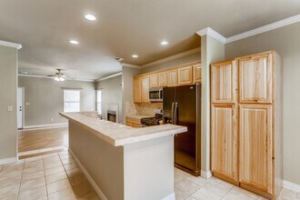 2113 Thrasher Ln in Austin, TX - Building Photo - Building Photo