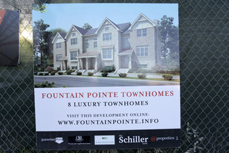 Fountain Pointe Townhomes in Elmhurst, IL - Foto de edificio - Building Photo