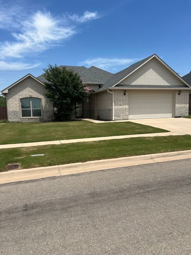 7009 McLeod Dr in Abilene, TX - Building Photo - Building Photo