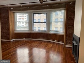 105 S 18th St in Philadelphia, PA - Building Photo