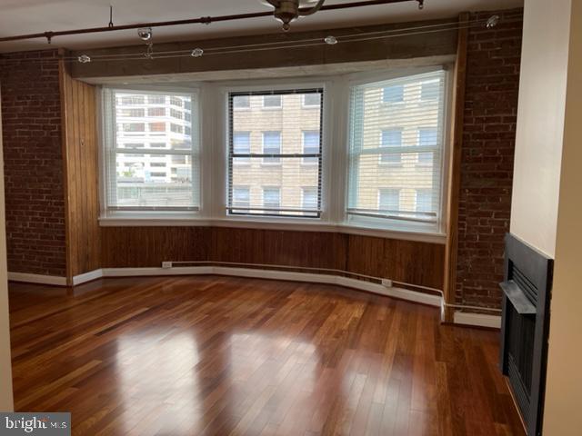 105 S 18th St in Philadelphia, PA - Building Photo