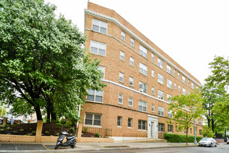 Monroe Tower in Washington, DC - Foto de edificio - Building Photo