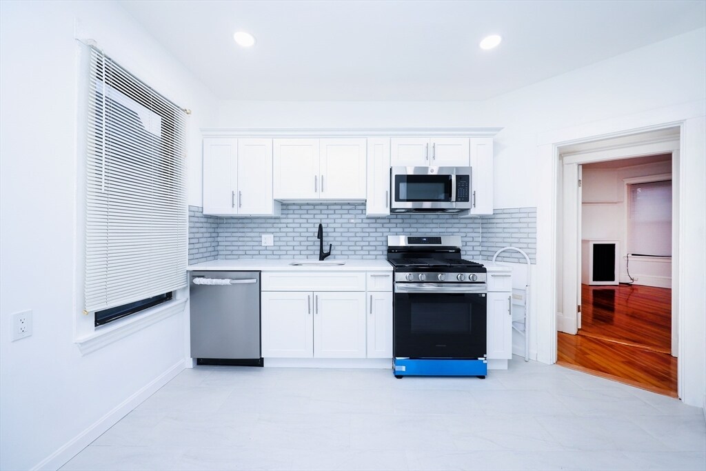 121 Browne St, Unit 3 in Brookline, MA - Building Photo