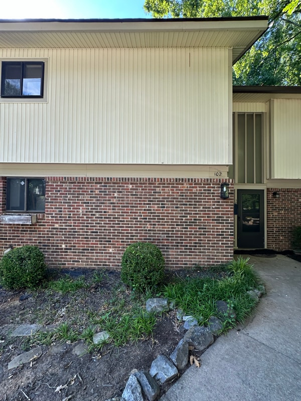 property at 102 Briarview Cir