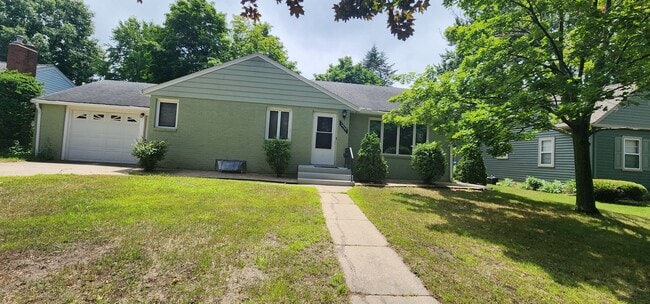 property at 1909 2nd Ave SW