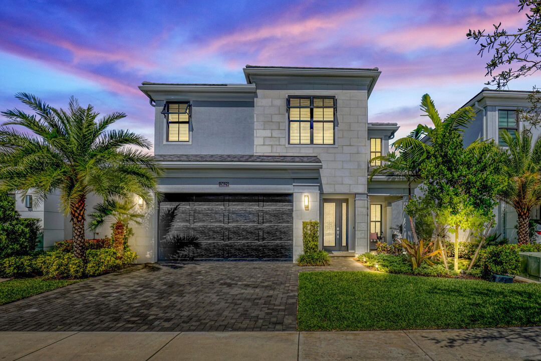 13629 Artisan Cir in Palm Beach Gardens, FL - Building Photo