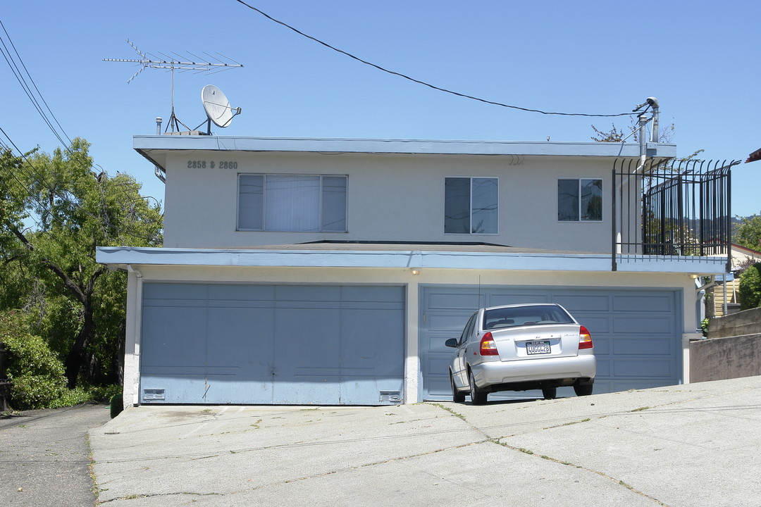 2858-2860 Brookdale Ave in Oakland, CA - Building Photo