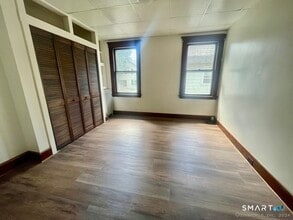 64 E Pearl St in Torrington, CT - Building Photo - Building Photo